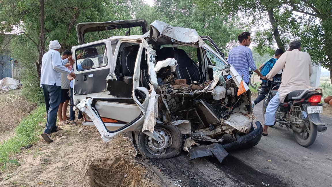 14जेएनडी26 : राजगढ़ गांव के पास हादसे में दुर्घटनाग्रस्त गाड़ी। संवाद 14जेएनडी26 : राजगढ़ गांव के पास हादसे में दुर्घटनाग्रस्त गाड़ी। संवाद