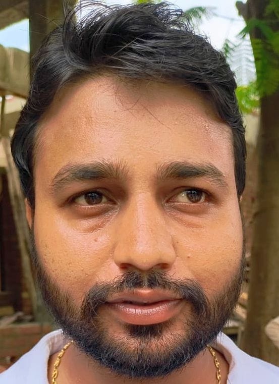 आवास विकास कॉलोनी में ट्रैक्टर से भरके लाया गाया खाने पीने का सामान मोमबत्ती व जनरेटर। संवाद