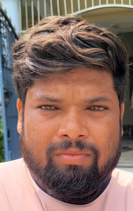 आवास विकास कॉलोनी में ट्रैक्टर से भरके लाया गाया खाने पीने का सामान मोमबत्ती व जनरेटर। संवाद
