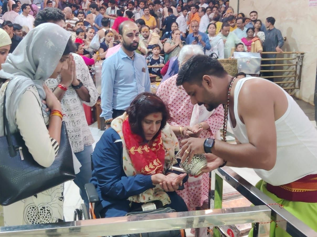 बाबा महाकाल के दर्शन करने पहुँचे उपभोक्ता संरक्षण मंत्री गोविंद सिंह राजपूत और पद्मश्री दिव्यां