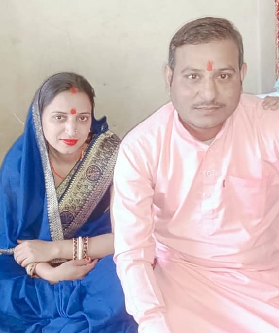 बिजनौर के ग्राम शादीपुर के पति पत्नी अरूण गुप्ता व आरती। (अनोखा गांव खबर के साथ) बिजनौर के ग्राम शादीपुर के पति पत्नी अरूण गुप्ता व आरती। (अनोखा गांव खबर के साथ)