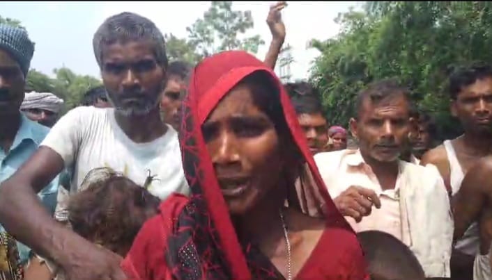 फोटो- नकहा क्षेत्र के जहदी (सकेथू) गांव में इसी पानी में मगरमच्छ अभी तक रह रहा है।