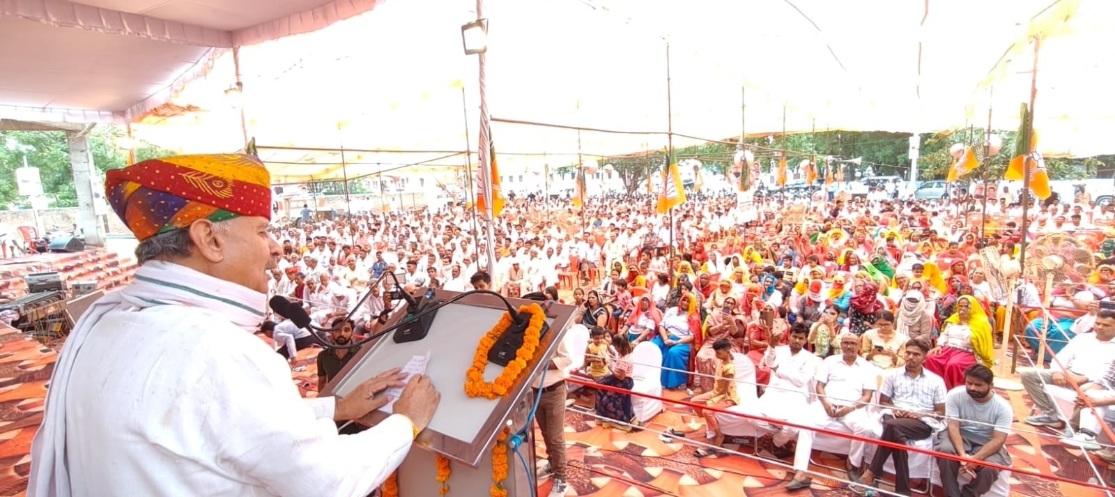 फोटो संख्या:62- शहीद की मूर्ति का अनावरण करते केंद्रीय योजना व सांख्यिकी राज्य मंत्री राव इंद्र फोटो संख्या:62- शहीद की मूर्ति का अनावरण करते केंद्रीय योजना व सांख्यिकी राज्य मंत्री राव इंद्र