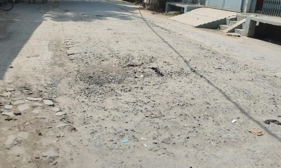 स्टेशन मार्ग पर गड्ढे और जलभराव संवाद स्टेशन मार्ग पर गड्ढे और जलभराव संवाद