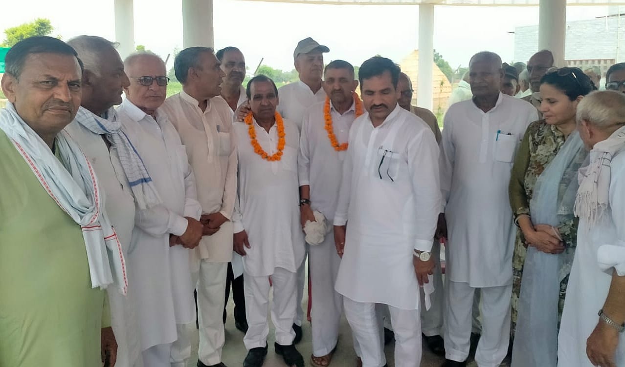 15जेएनडी24: नवनियुक्त पदाधिकारियों को सम्मानित करते हुए एसोसिएशन सदस्य। स्रोत स्वयं
