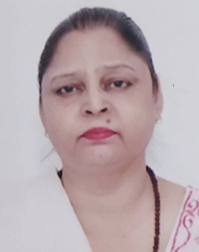 मेडिकल कॉलेज में प्राचार्य डॉ एन सी प्रजापति को देहदान का पत्र सोंपते मनोज सेंगर व माधवी सेंगर।