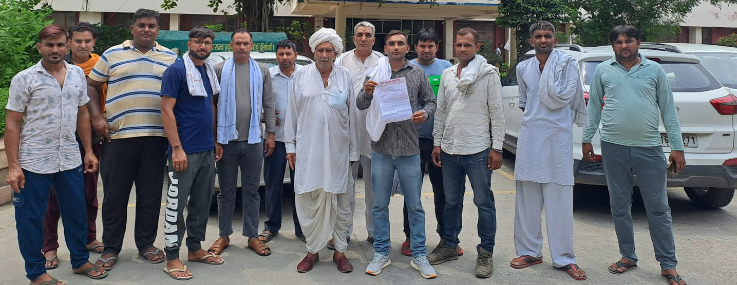 16जेएनडी12: नहरी पानी चोरी की डीसी को शिकायत करने पहुंचे करसिंधु के ग्रामीण। संवाद