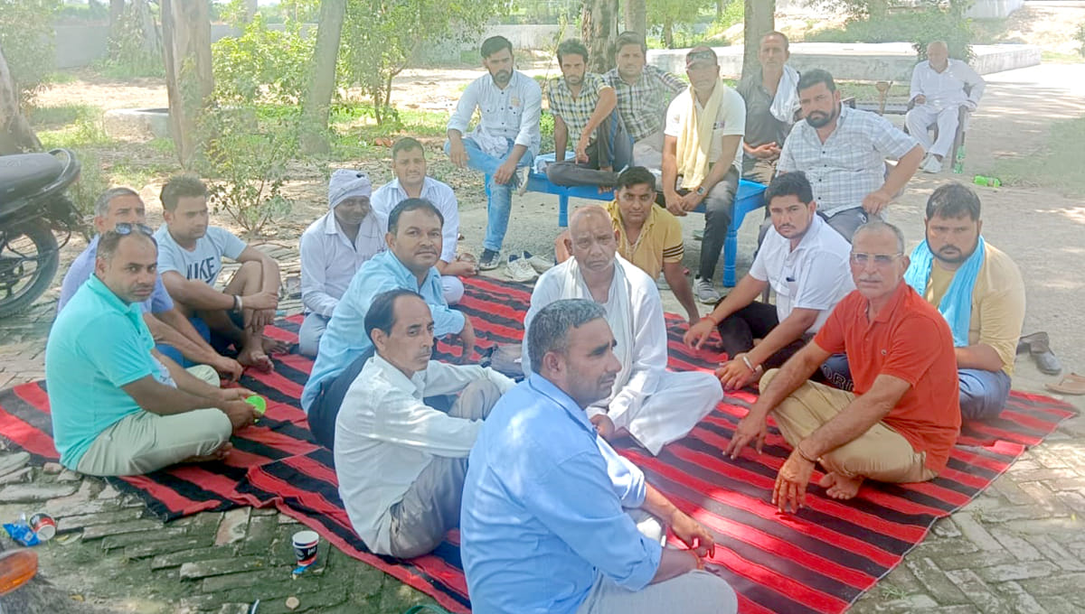 16जेएनडी30: बैठक में उपस्थित कर्मचारी। संवाद 16जेएनडी30: बैठक में उपस्थित कर्मचारी। संवाद