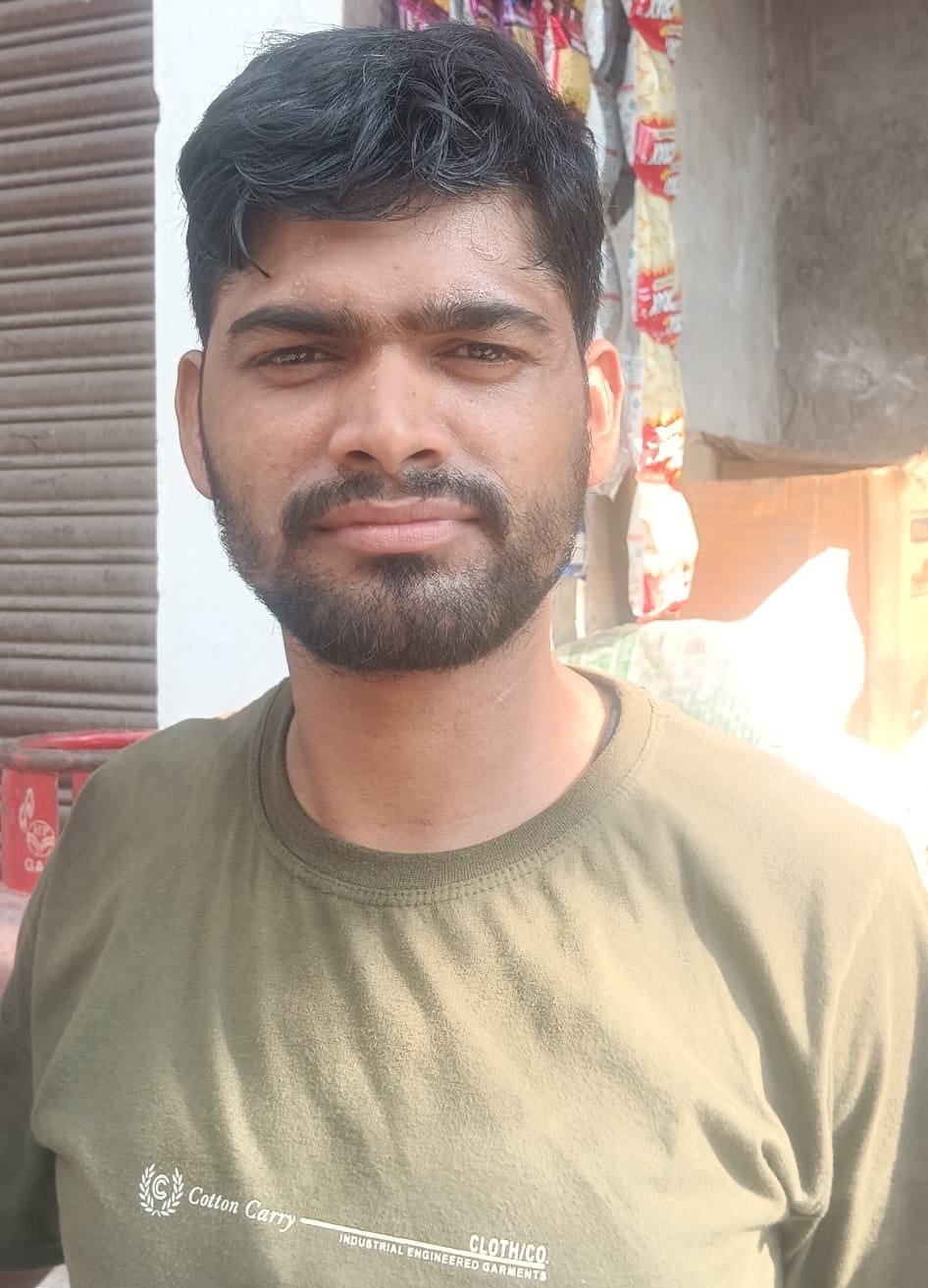 शहर की रोडवेज बस स्टैंड जाने वाली सड़क पर हुए गड्डे।संवाद