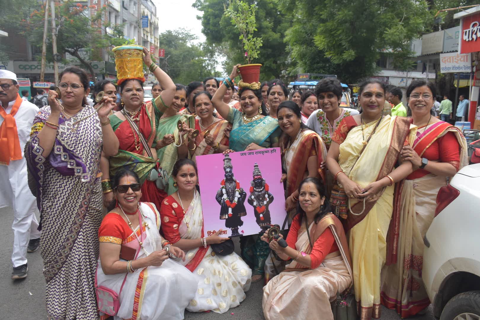 800 वर्षों की संत परंपरा का उत्सव उज्जैन में प्रारंभ....दिंडी यात्रा में गूंजा जय जय रामकृष्ण ह 800 वर्षों की संत परंपरा का उत्सव उज्जैन में प्रारंभ....दिंडी यात्रा में गूंजा जय जय रामकृष्ण ह