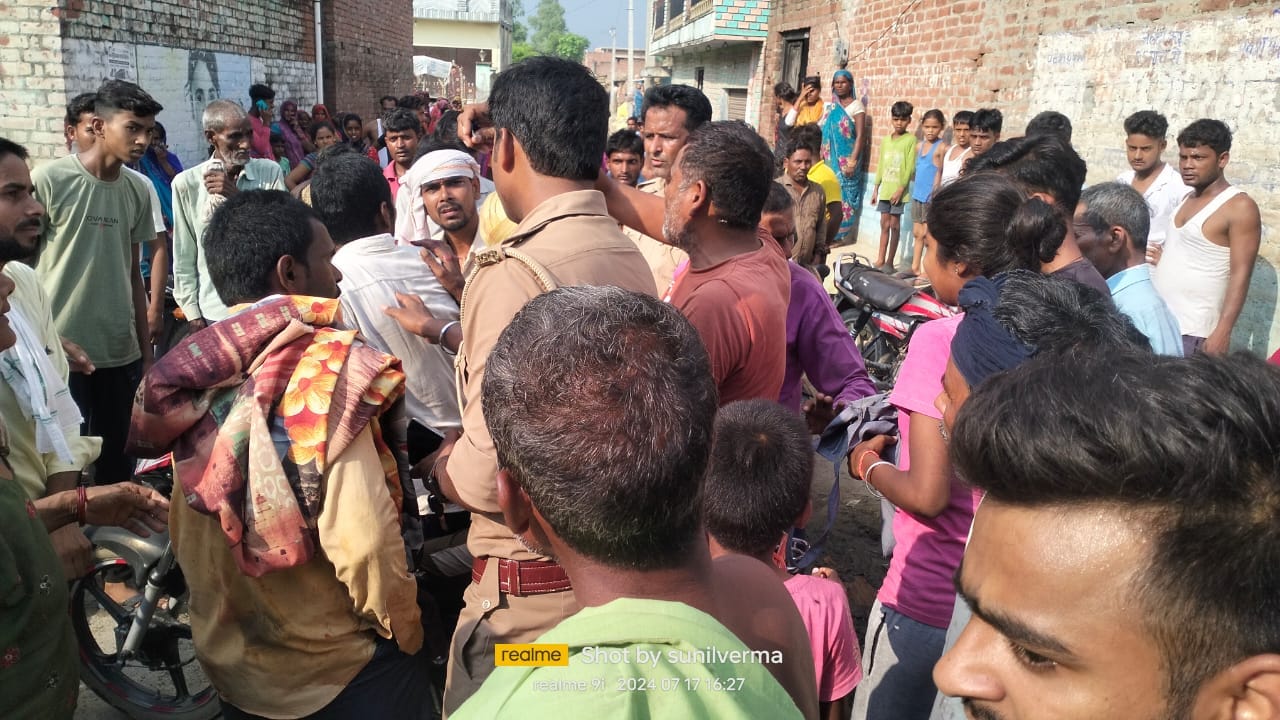 बाघ के हमले में घायल किसान। संवाद बाघ के हमले में घायल किसान। संवाद