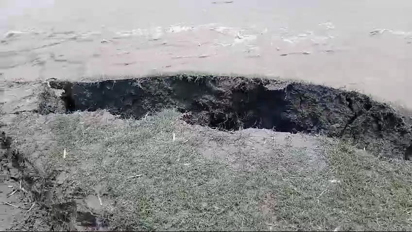 बिजुआ में शारदा नदी से हो रहा कटान। संवाद बिजुआ में शारदा नदी से हो रहा कटान। संवाद