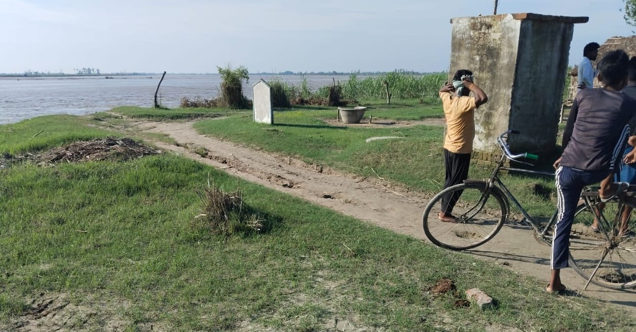 बिजुआ में शारदा नदी से हो रहा कटान। संवाद बिजुआ में शारदा नदी से हो रहा कटान। संवाद