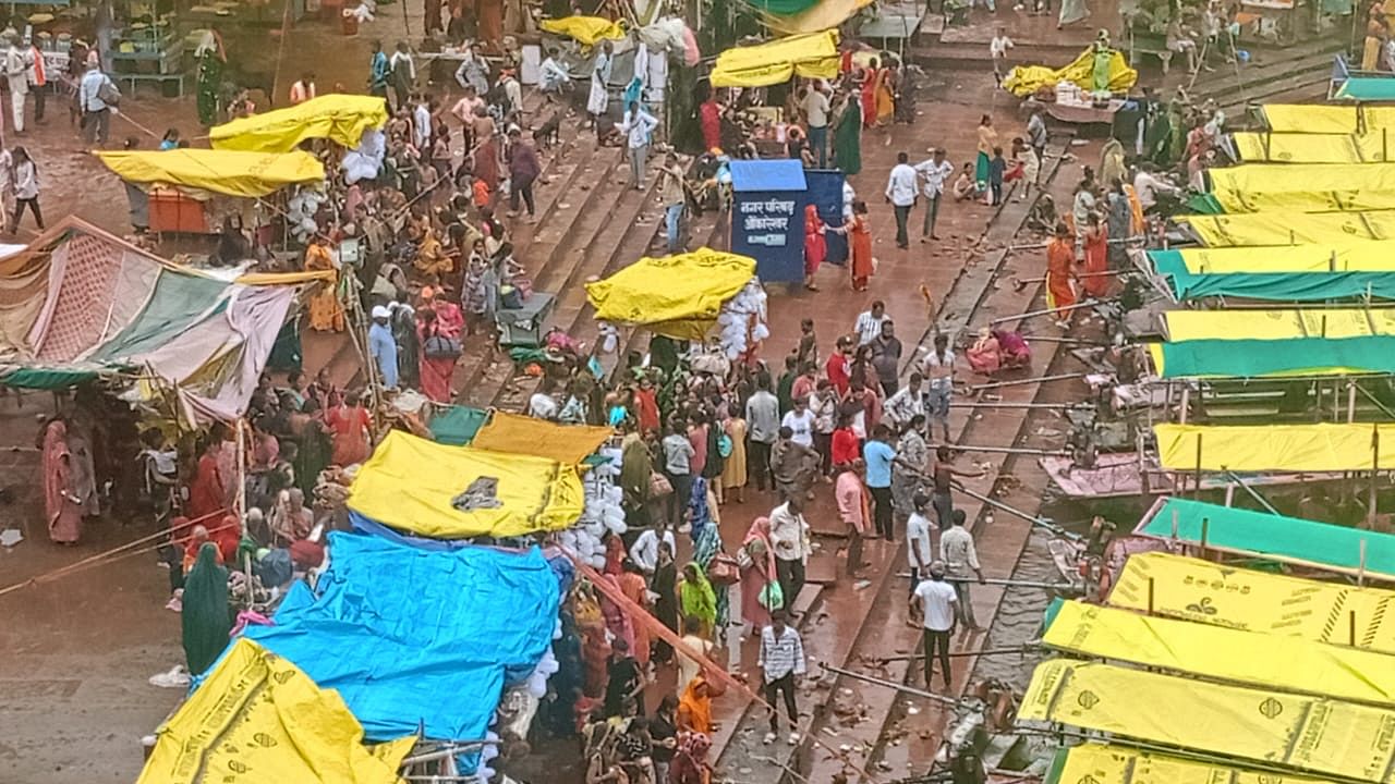 एकादशी पर्व पर ओंकारेश्वर पहुंचे श्रद्धालु