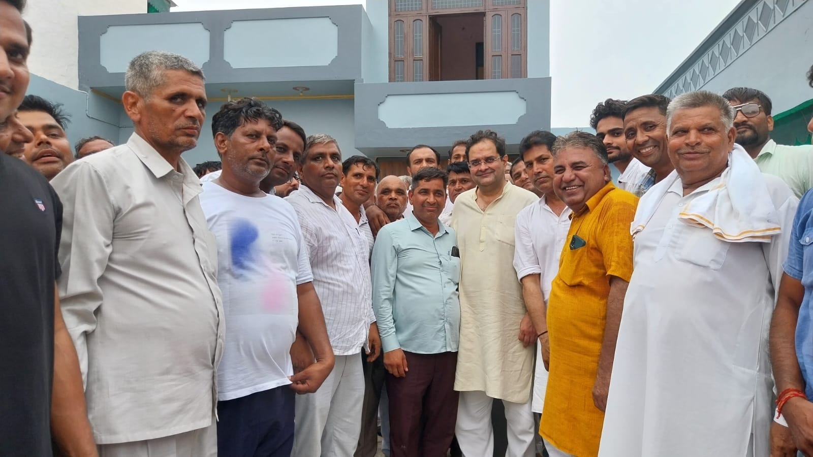19जेएनडी18: खेड़ी मंसानिया पहुंचे पूर्व सांसद एवं कांग्रेस नेता बृजेंद्र सिंह कार्यकर्ताओं के स 19जेएनडी18: खेड़ी मंसानिया पहुंचे पूर्व सांसद एवं कांग्रेस नेता बृजेंद्र सिंह कार्यकर्ताओं के स
