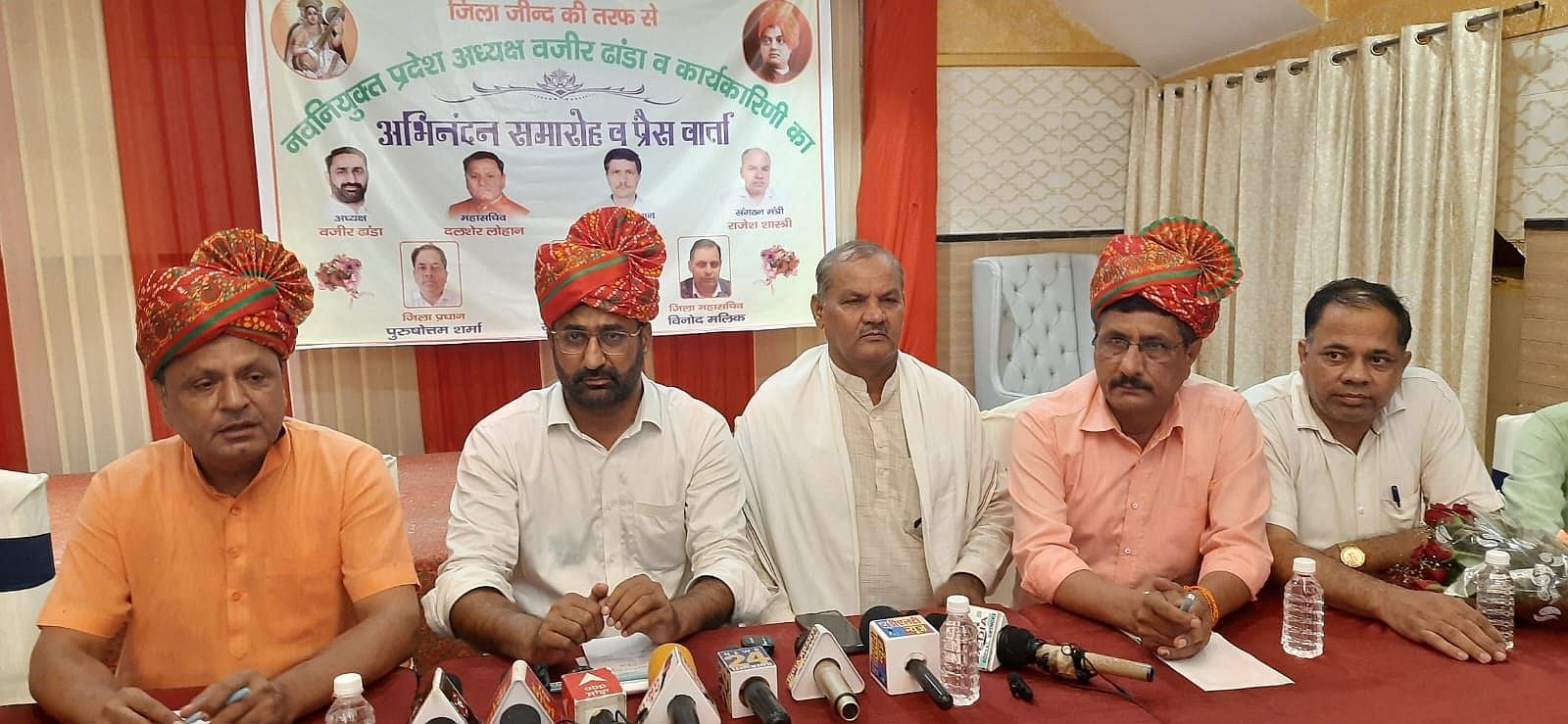 19जेएनडी32:हरियाणा प्राइवेट स्कू ल संघ हरियाणा के प्रदेशाध्यक्ष वजीर ढांडा पत्रकार वार्ता कर जा