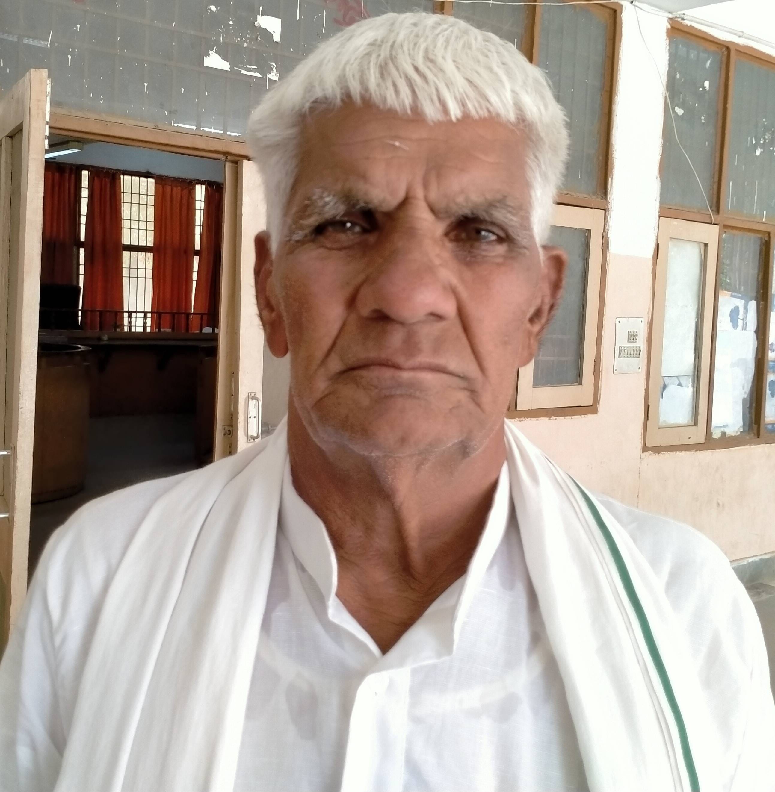 फोटो संख्या:63- महेंद्रगढ़ अंत्योदय सरल केंद्र में सीएम विंडो व टोकन काउंटर की खाली कुर्सी--स्र फोटो संख्या:63- महेंद्रगढ़ अंत्योदय सरल केंद्र में सीएम विंडो व टोकन काउंटर की खाली कुर्सी--स्र