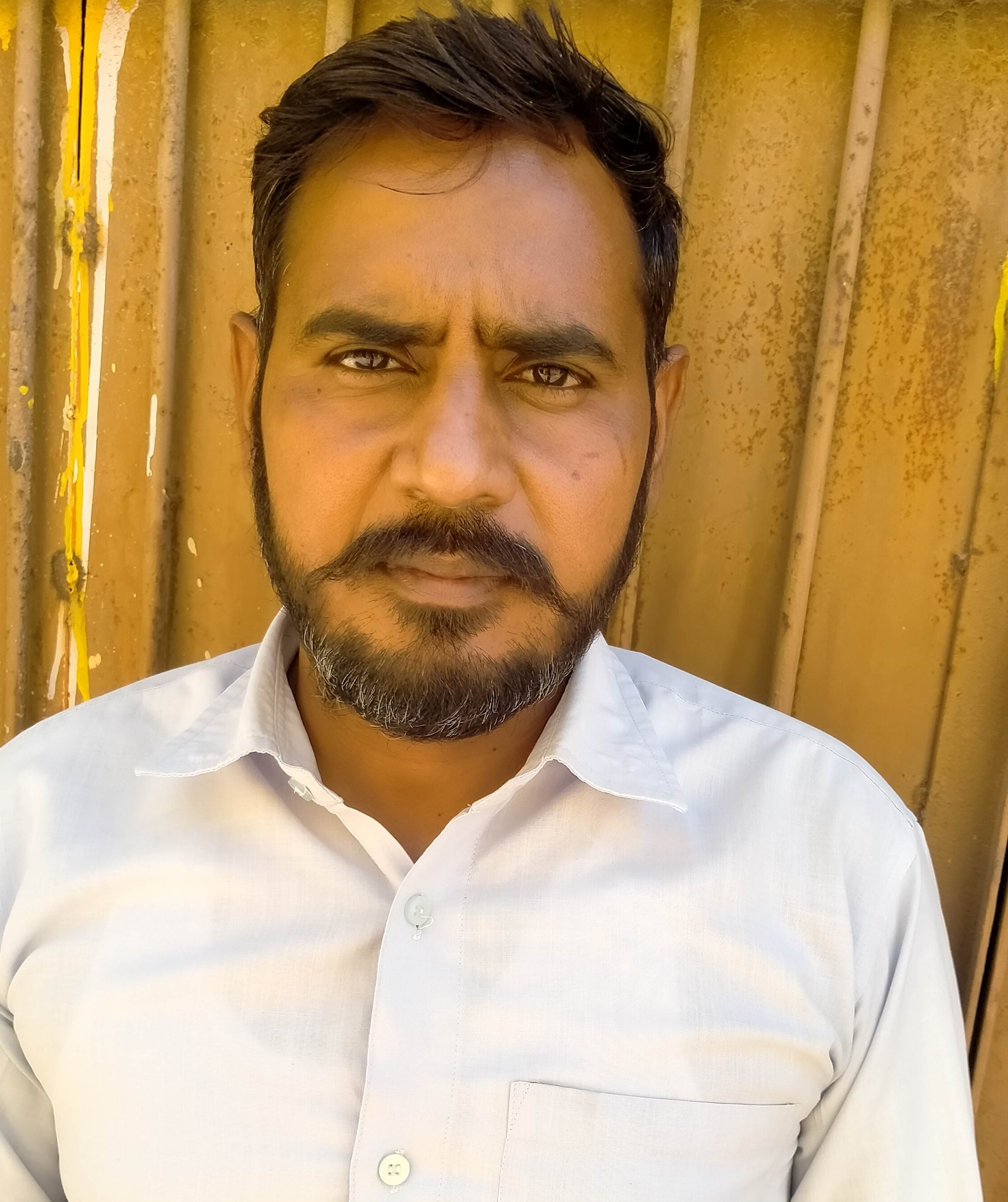 फोटो संख्या:63- महेंद्रगढ़ अंत्योदय सरल केंद्र में सीएम विंडो व टोकन काउंटर की खाली कुर्सी--स्र फोटो संख्या:63- महेंद्रगढ़ अंत्योदय सरल केंद्र में सीएम विंडो व टोकन काउंटर की खाली कुर्सी--स्र