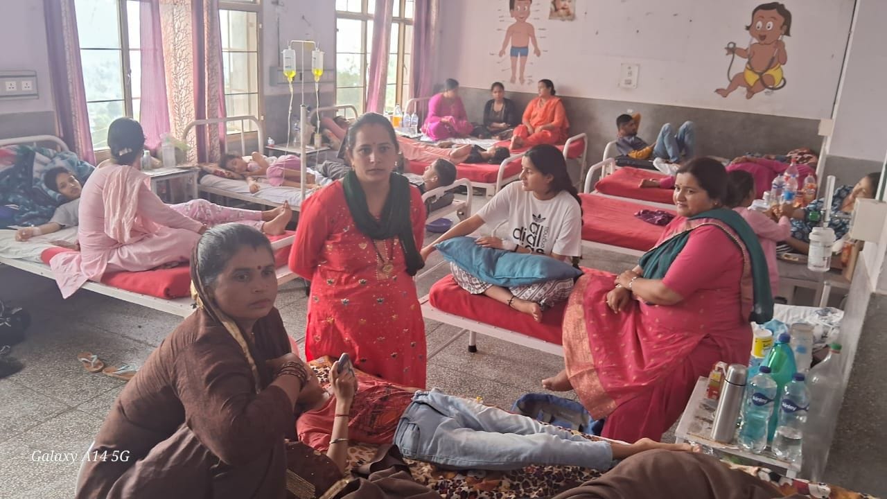 नागरिक अस्पताल जोगिंद्रनगर के शिशु रोगी वार्ड में दाखिल मरीज। संवाद नागरिक अस्पताल जोगिंद्रनगर के शिशु रोगी वार्ड में दाखिल मरीज। संवाद