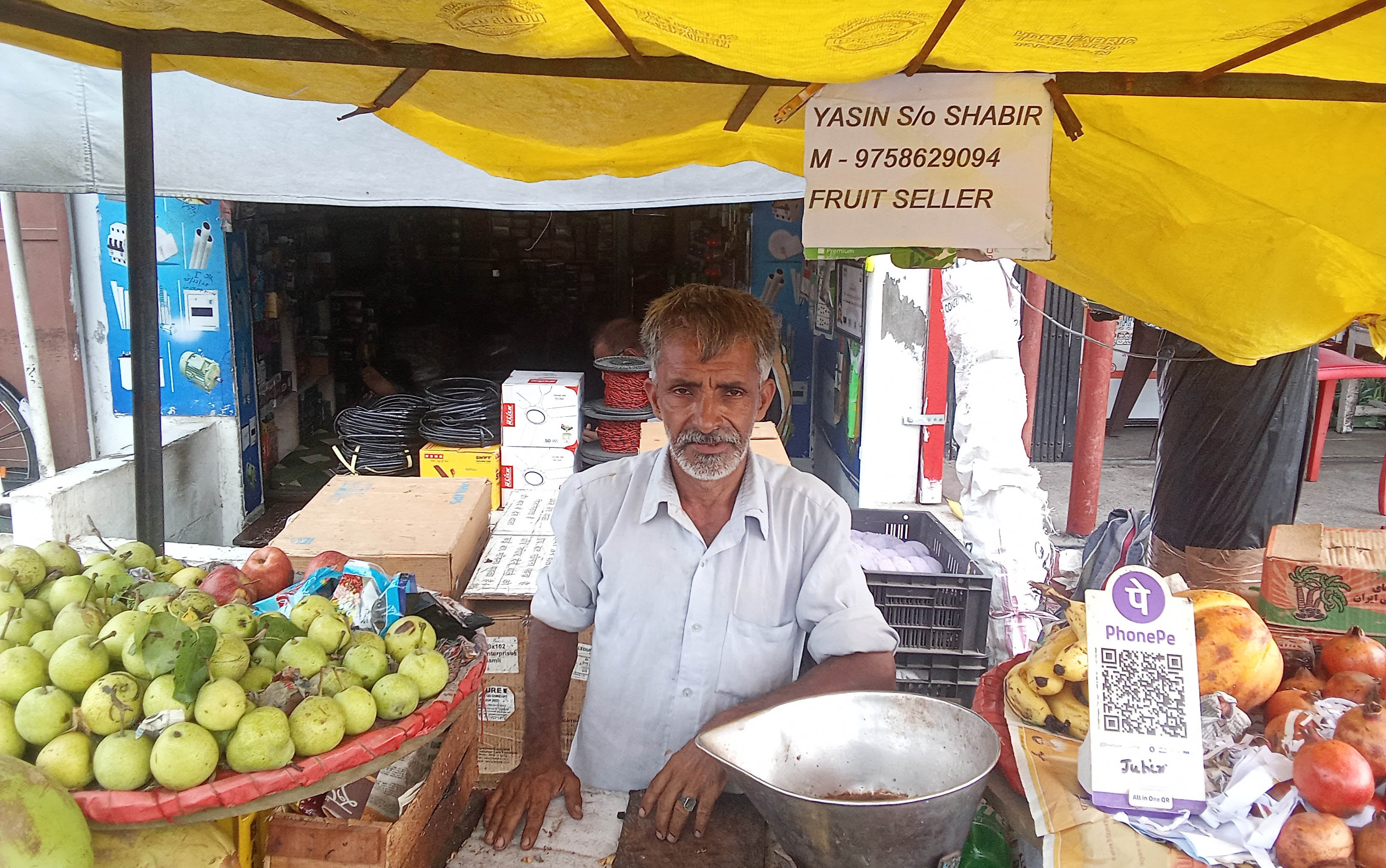 शामली फल विक्रेता नवाजिश शामली फल विक्रेता नवाजिश