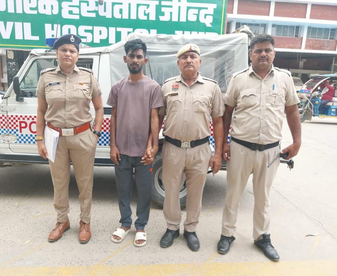 20जेएनडी10: पुलिस गिरफ्त में पकड़ा गया आरोपी। स्रोत पुसिल प्रशासन