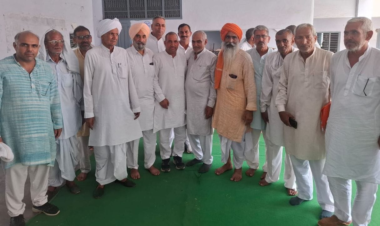 21जेएनडी25 : बैठक में भाग लेते जिले की खापों के प्रतिनिधि। संवाद