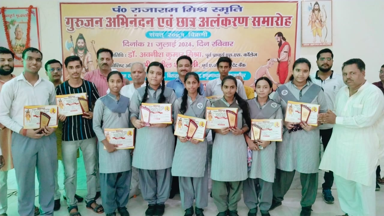 गायत्री शक्तिपीठ गौहरपुरा में गुरु पूर्णिमा पर पांच कुंडीय महायज्ञ में आहुतियां डालते श्रद् गायत्री शक्तिपीठ गौहरपुरा में गुरु पूर्णिमा पर पांच कुंडीय महायज्ञ में आहुतियां डालते श्रद्