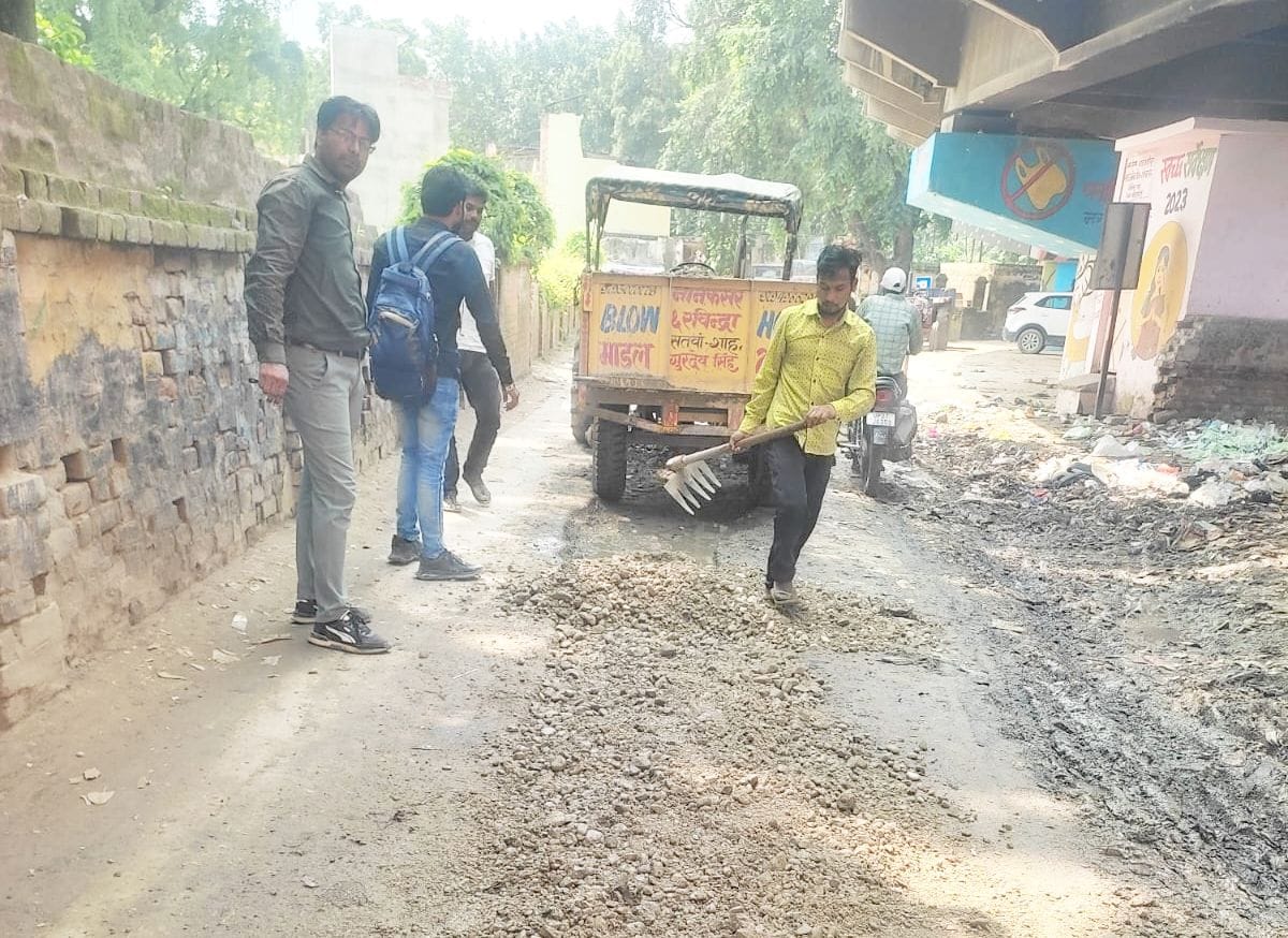 महापौर अर्चना वर्मा को ज्ञापन सौंपते व्यापारी। महापौर अर्चना वर्मा को ज्ञापन सौंपते व्यापारी।