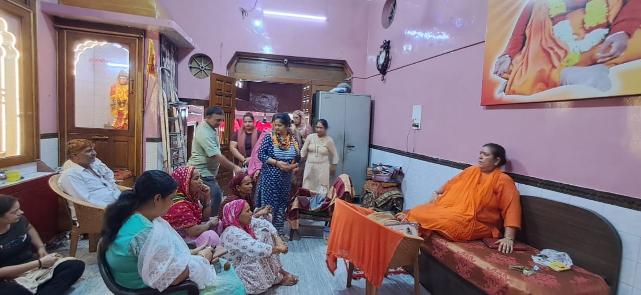 21सीटीके02....माता दरवाजा चौक के पास स्थित संकट मोचन मंदिर में गुरु पूर्णिमा पर आयोजित कार्यक् 21सीटीके02....माता दरवाजा चौक के पास स्थित संकट मोचन मंदिर में गुरु पूर्णिमा पर आयोजित कार्यक्