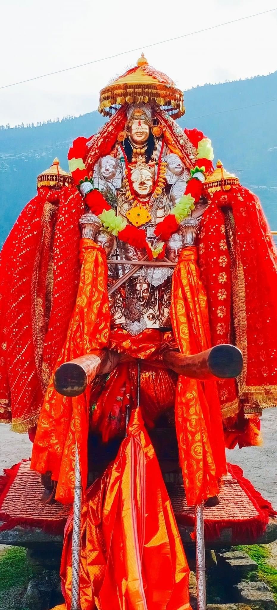 ग्राम पंचायत दूराह में दो दिवसीय पजाई मेला में महिलाएं नाटी लगाते हुए। ग्राम पंचायत दूराह में दो दिवसीय पजाई मेला में महिलाएं नाटी लगाते हुए।