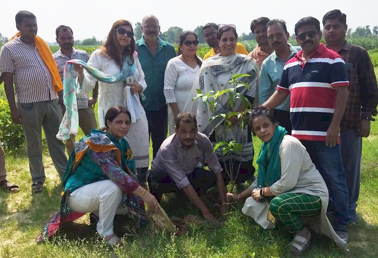 मिर्जापुर में ढाईघाट पर गुरु पूर्णिमा के दिन लगा मेला। संवाद मिर्जापुर में ढाईघाट पर गुरु पूर्णिमा के दिन लगा मेला। संवाद
