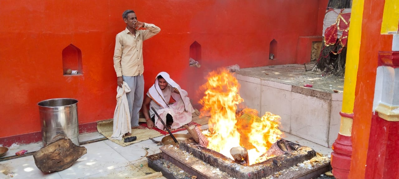 मिर्जापुर में ढाईघाट पर गुरु पूर्णिमा के दिन लगा मेला। संवाद मिर्जापुर में ढाईघाट पर गुरु पूर्णिमा के दिन लगा मेला। संवाद