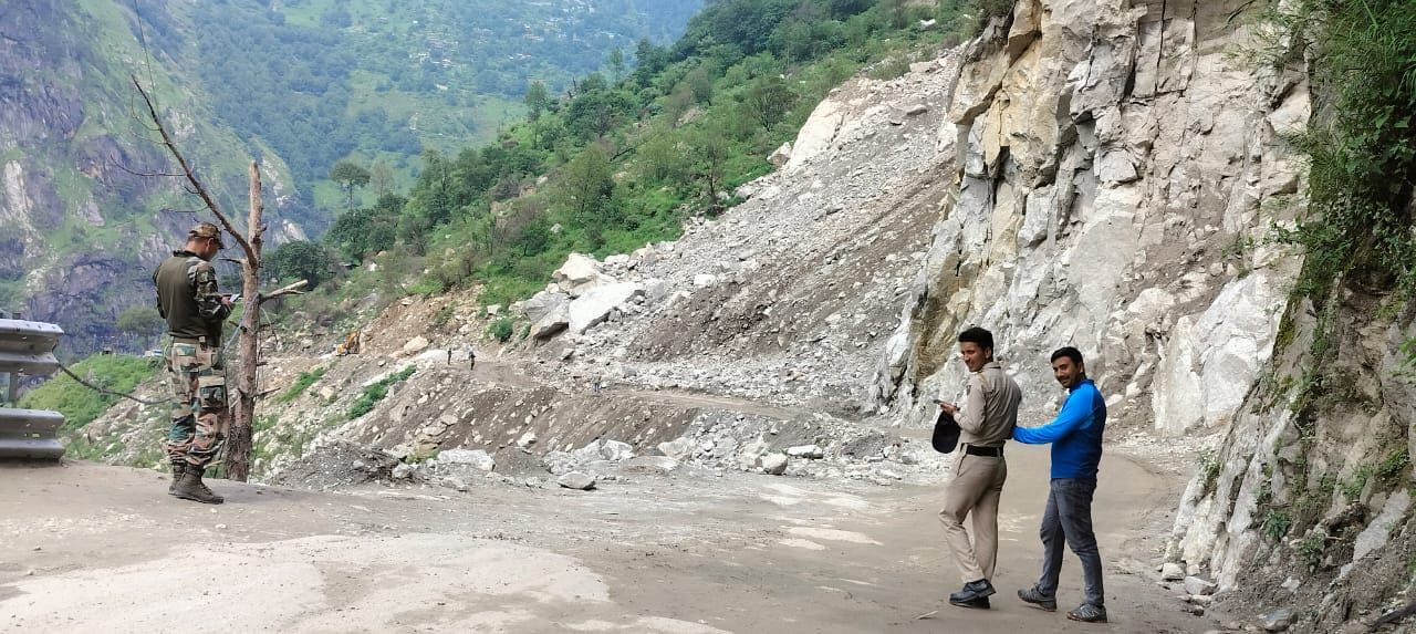 सांगला करछम संपर्क मार्ग गडढों में तबदील सांगला करछम संपर्क मार्ग गडढों में तबदील