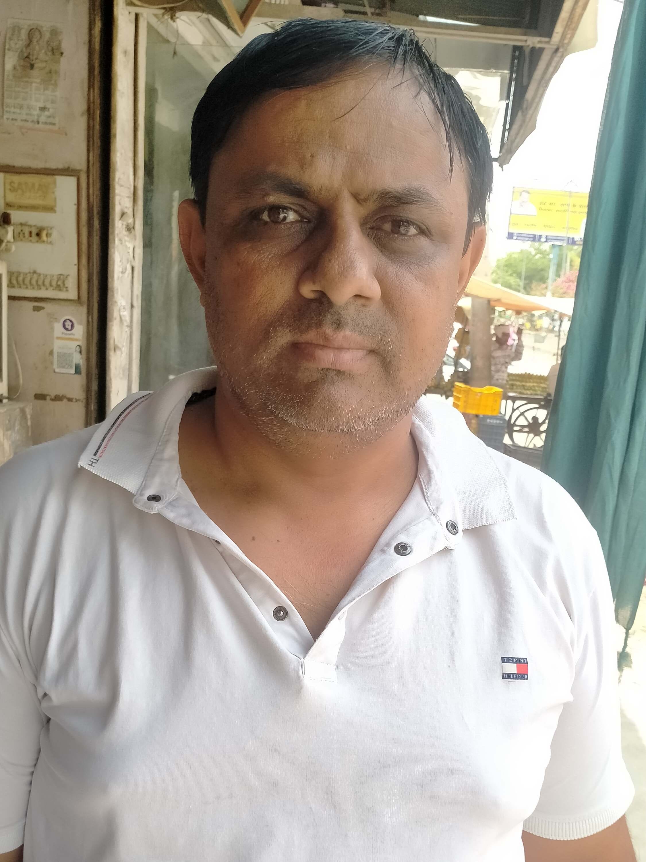 फोटो संख्या:64- कंप्यूटर ऑपरेटर हड़ताल पर होने के कारण लघु सचिवालय महेंद्रगढ़ में अंत्योदय सरल 