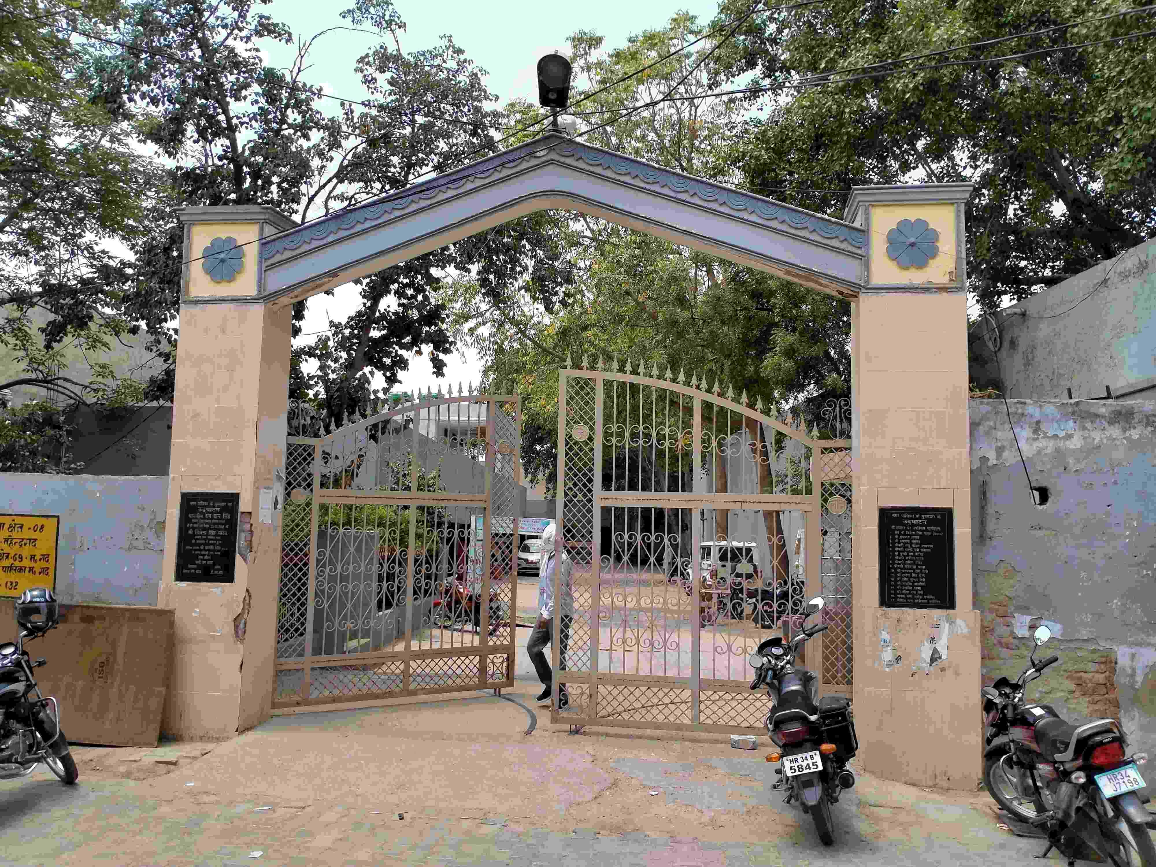 फोटो संख्या:78- श्रीरामलीला परिषद महेंद्रगढ़ के पास लगा गंदगी का ढ़ेर--संवाद फोटो संख्या:78- श्रीरामलीला परिषद महेंद्रगढ़ के पास लगा गंदगी का ढ़ेर--संवाद