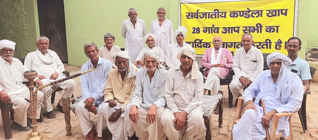 23जेएनडी06: कंडेला गांव में बैठक करते हुए सर्वजातीय 28 कंडेला खाप के प्रतिनिधि। स्रोत खाप 23जेएनडी06: कंडेला गांव में बैठक करते हुए सर्वजातीय 28 कंडेला खाप के प्रतिनिधि। स्रोत खाप