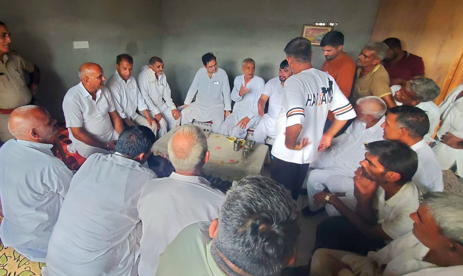23जेएनडी33: दुर्जनपुर गांव में पूर्व सांसद एवं कांग्रेस नेता बृजेंद्र सिंह संवाद 23जेएनडी33: दुर्जनपुर गांव में पूर्व सांसद एवं कांग्रेस नेता बृजेंद्र सिंह संवाद