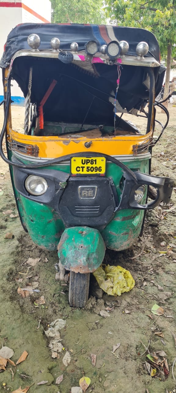 छतारी क्षेत्र के गांव बुढासी के पास हुए सड़क हादसे में मौत के बाद मृतक हेड कांस्टेबल अवनीश का फ छतारी क्षेत्र के गांव बुढासी के पास हुए सड़क हादसे में मौत के बाद मृतक हेड कांस्टेबल अवनीश का फ