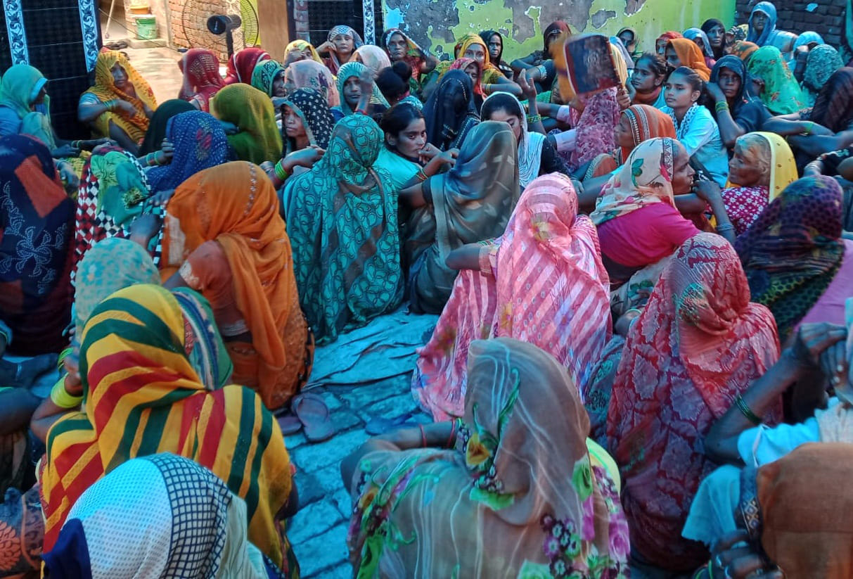 छतारी क्षेत्र के गांव बुढासी के पास हुए सड़क हादसे में मौत के बाद मृतक हेड कांस्टेबल अवनीश का फ छतारी क्षेत्र के गांव बुढासी के पास हुए सड़क हादसे में मौत के बाद मृतक हेड कांस्टेबल अवनीश का फ