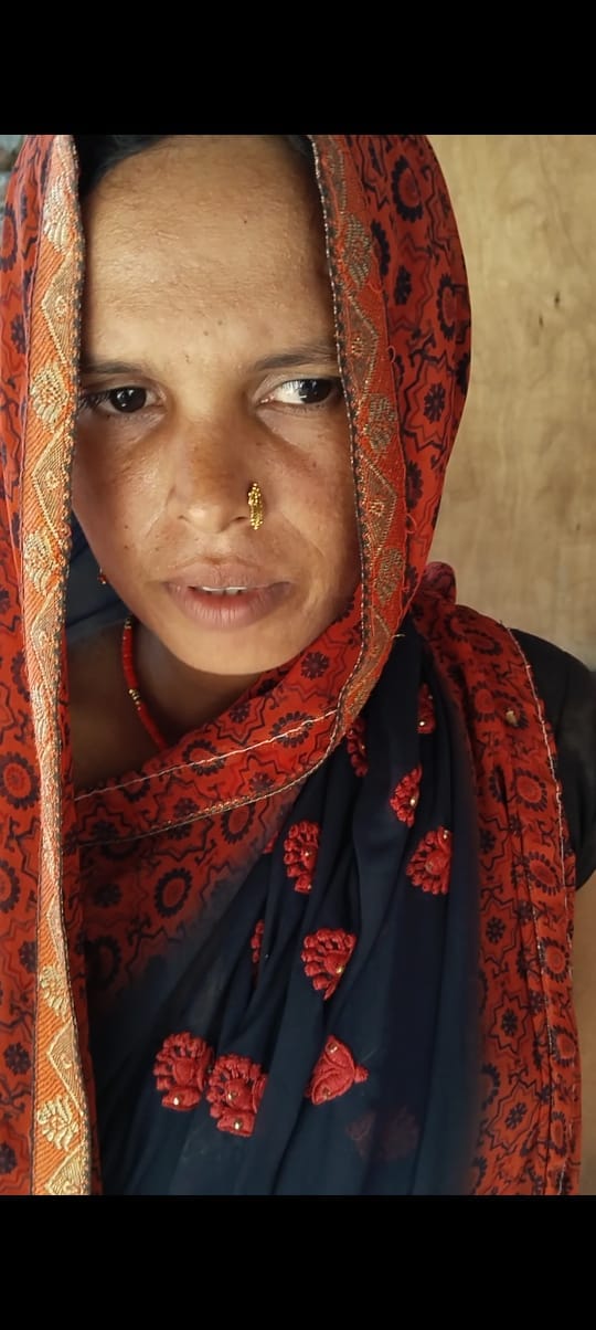 गांव अहिराना में नदी में समाते घर। संवाद गांव अहिराना में नदी में समाते घर। संवाद