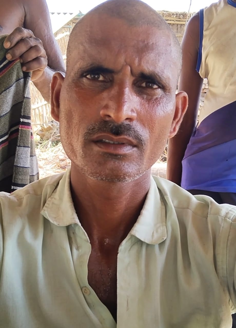 गांव अहिराना में नदी में समाते घर। संवाद गांव अहिराना में नदी में समाते घर। संवाद