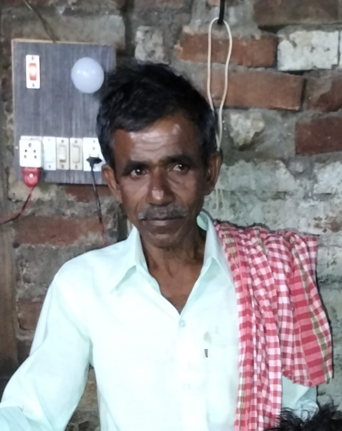 हरदोई ब्रांच नहर के पास एकत्र लोग व मौजूद पुलिस।संवाद हरदोई ब्रांच नहर के पास एकत्र लोग व मौजूद पुलिस।संवाद