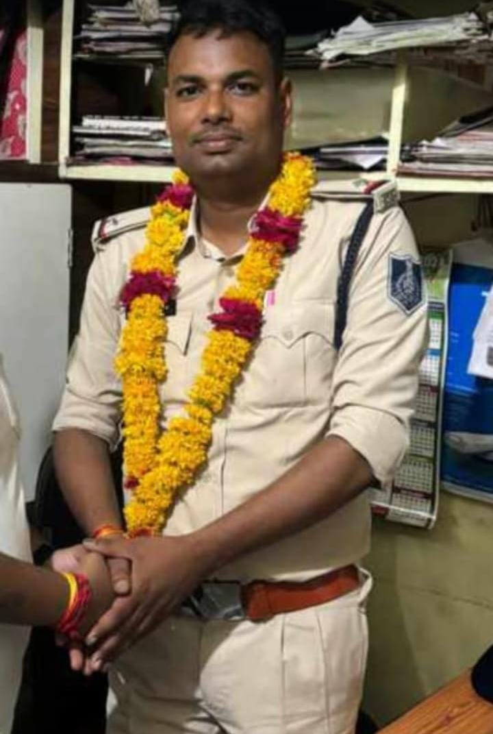 पुलिस कर्मियों का वाहन हुआ दुर्घटनाग्रस्त पुलिस कर्मियों का वाहन हुआ दुर्घटनाग्रस्त
