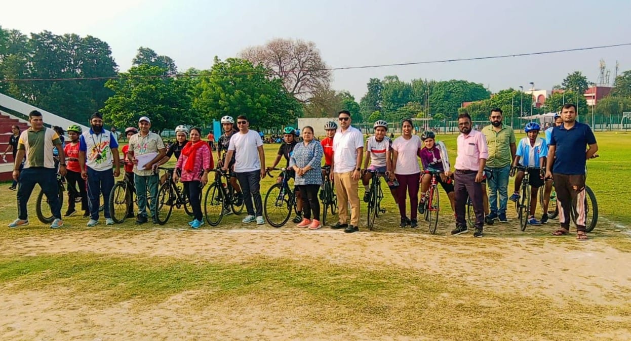 कुरुक्षेत्र। हॉकी के मैच में भिड़ते खिलाड़ी। कुरुक्षेत्र। हॉकी के मैच में भिड़ते खिलाड़ी।