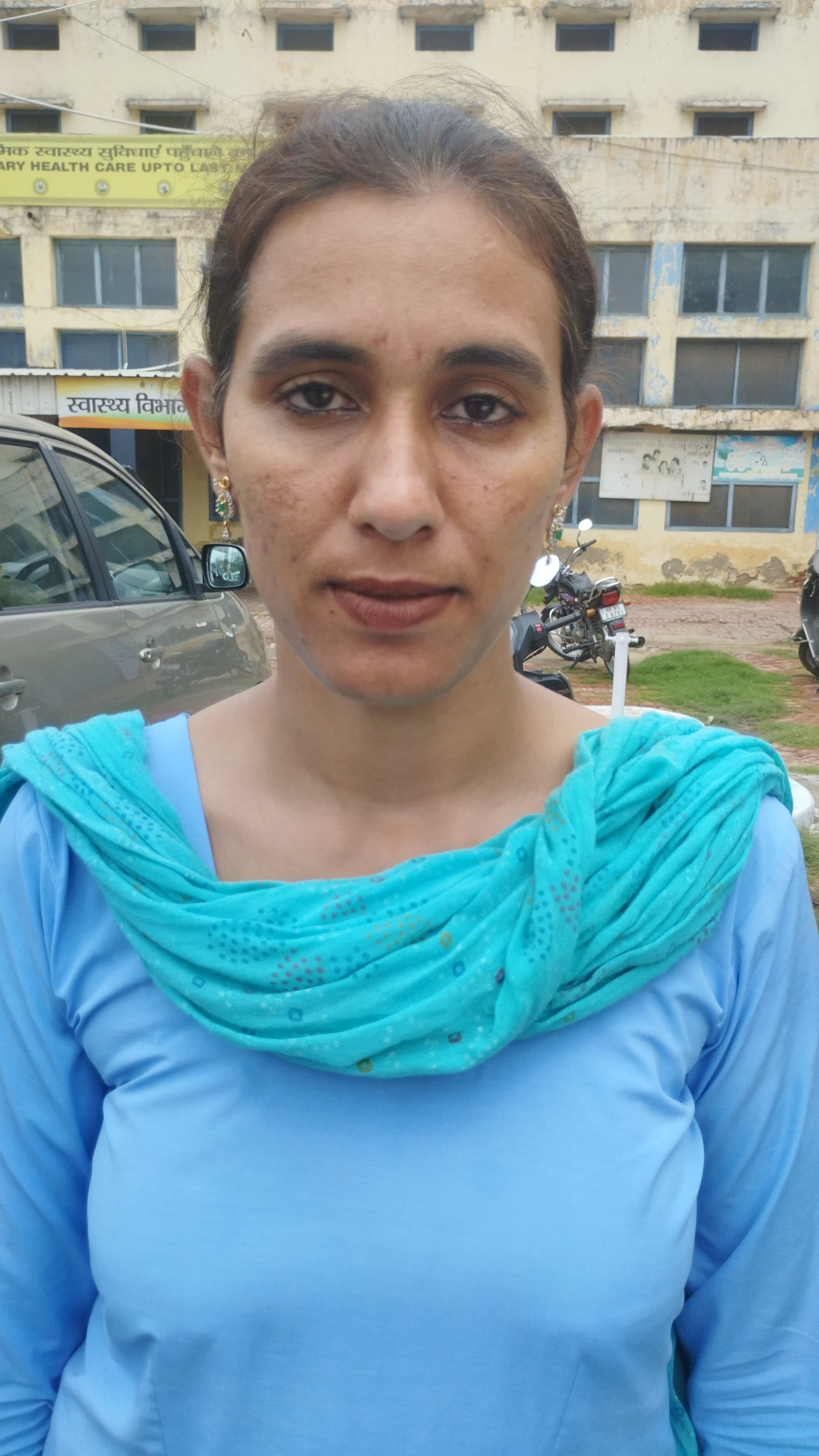 बारिश में रोष मार्च निकालती हुए एनएचएम कर्मी। बारिश में रोष मार्च निकालती हुए एनएचएम कर्मी।