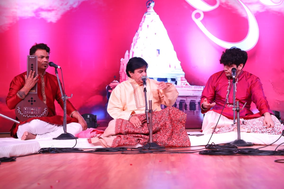 शिवमयी हुआ श्रावण महोत्सव....शास्त्रीय गायन, तबला वादन व कथक की प्रस्तुति ने मनमोहा