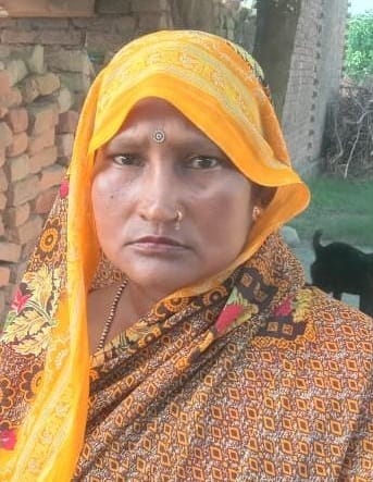 तृतीय सिंचाई खंड शारदानगर की जमीन पर गजियापुर बनी दुकानें और झोपड़ी।संवाद