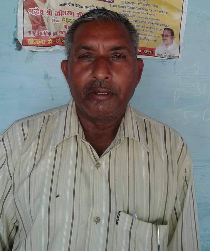 कलीनगर से पूरनपुर जाने वाले मार्ग पर क्षतिग्रस्त पुलिया से निकलते लोग।संवाद कलीनगर से पूरनपुर जाने वाले मार्ग पर क्षतिग्रस्त पुलिया से निकलते लोग।संवाद