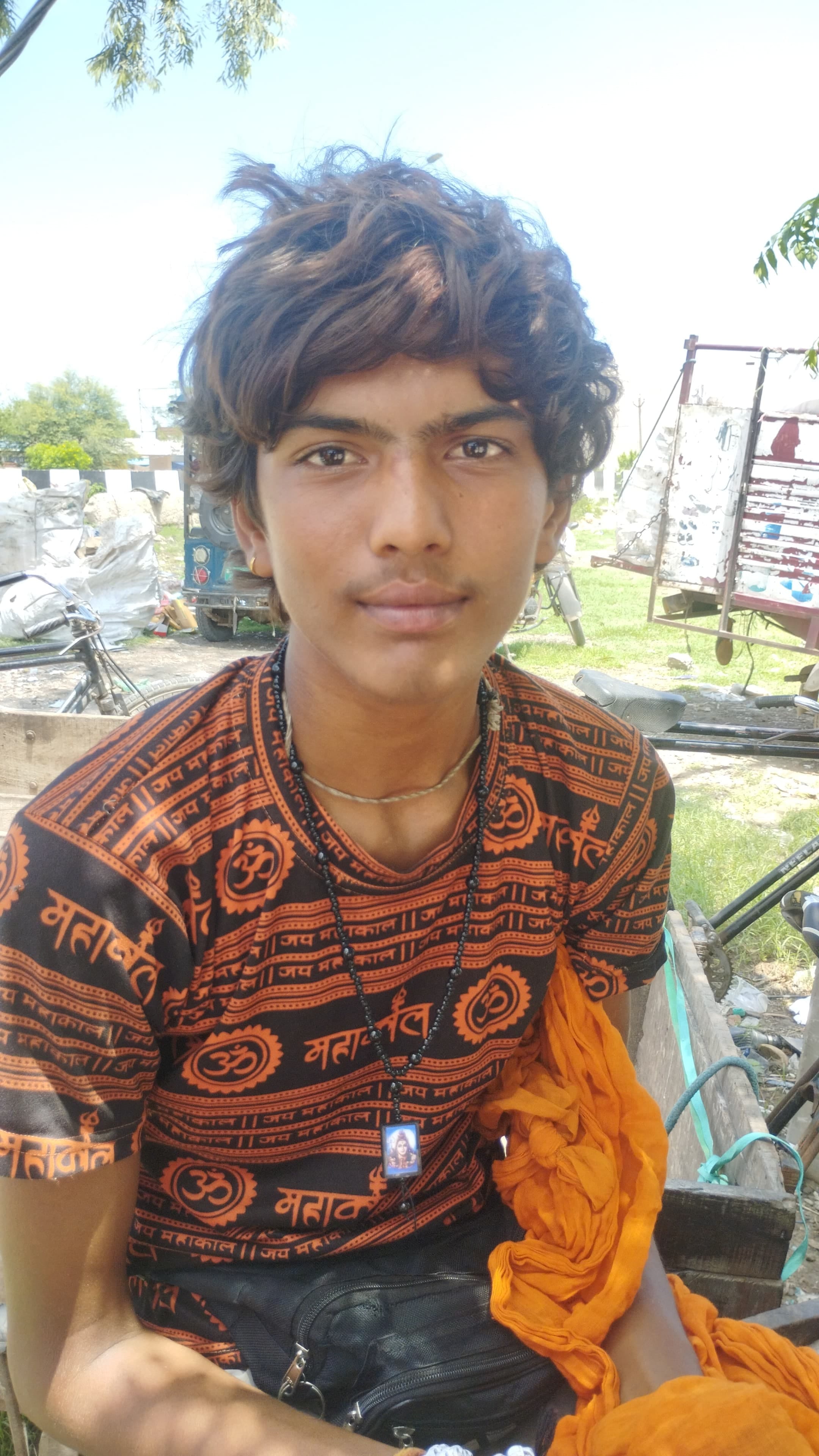 खन्ना के पंजाब जा रहे शिव भक्त अपनी सुंदर कावड़ के साथ। संवाद खन्ना के पंजाब जा रहे शिव भक्त अपनी सुंदर कावड़ के साथ। संवाद