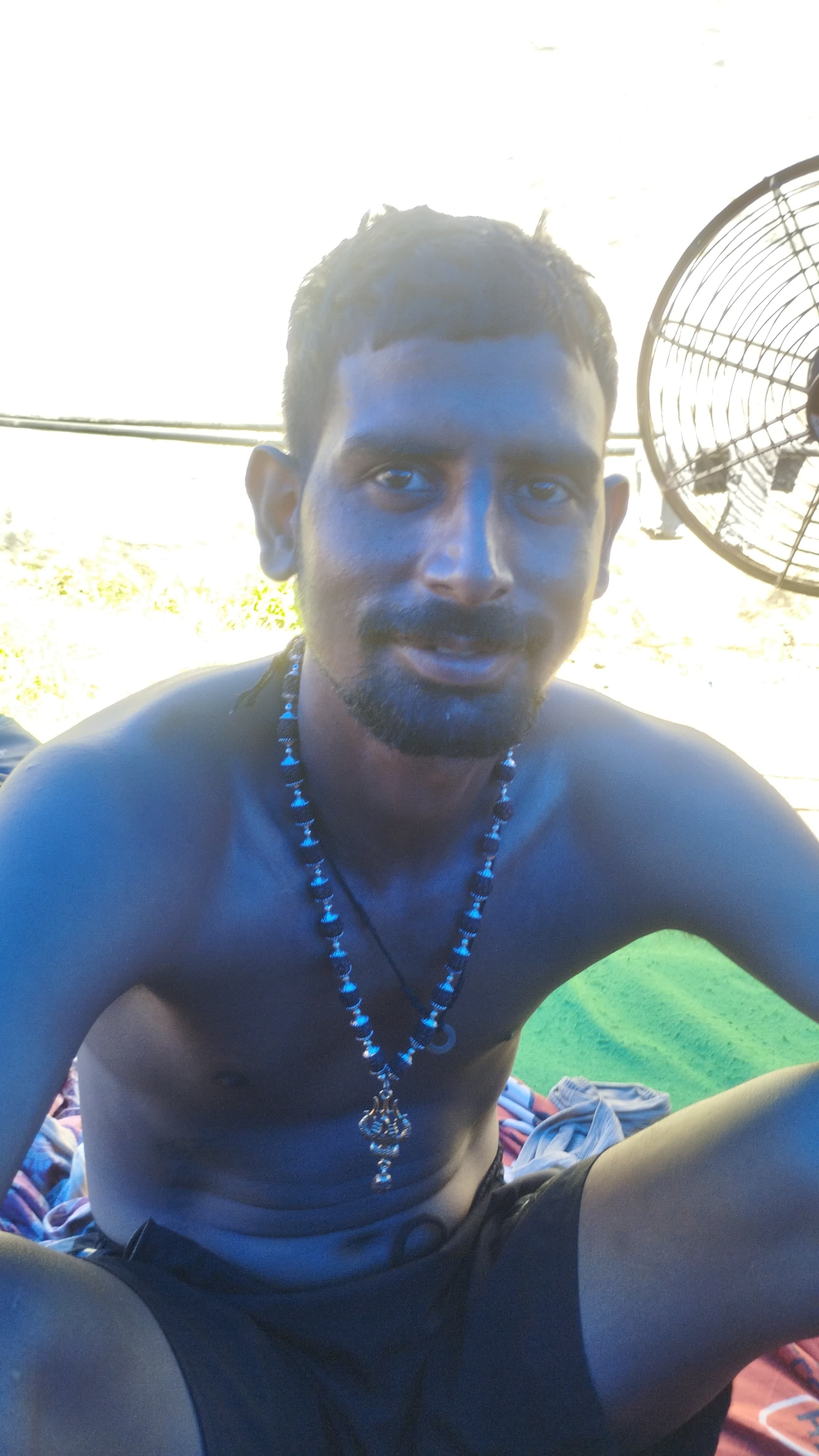 खन्ना के पंजाब जा रहे शिव भक्त अपनी सुंदर कावड़ के साथ। संवाद खन्ना के पंजाब जा रहे शिव भक्त अपनी सुंदर कावड़ के साथ। संवाद
